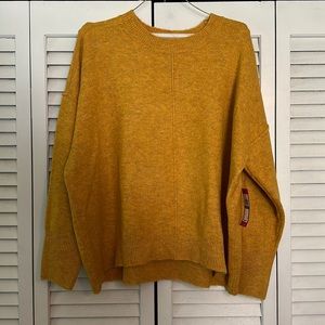 New womens Vince Camuto sweater. Amber color. L